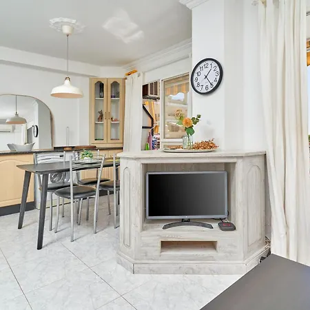 Hawaii 1st Floor Burriana, Apartment Nerja